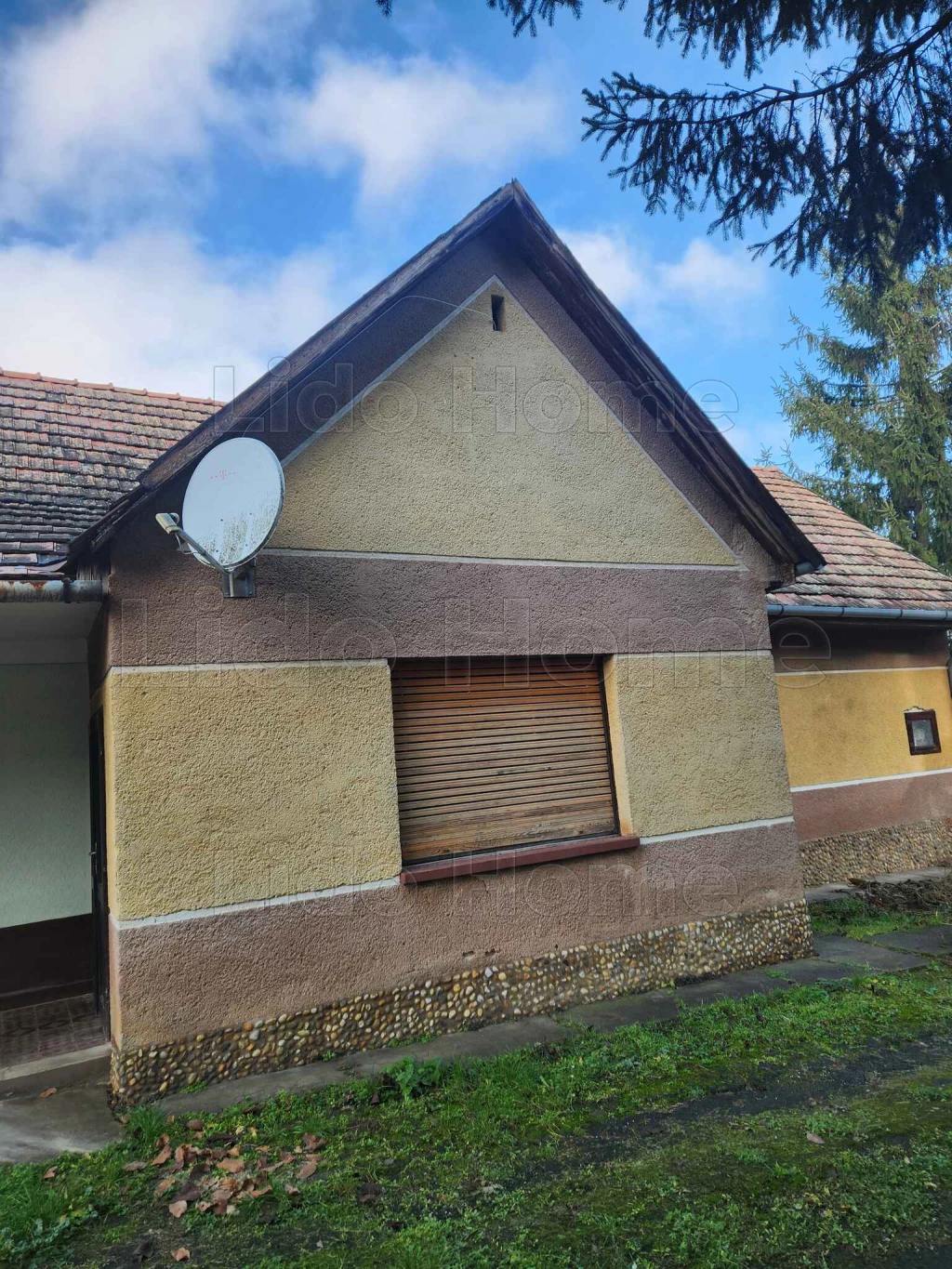 CSALÁDI HÁZ ELADÓ KARÁDON