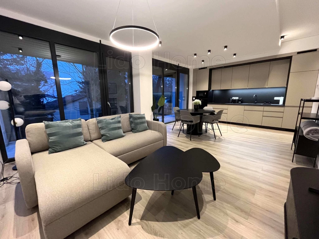 Vízközeli,új építésű nyaraló Balatonfenyves ősfás részén