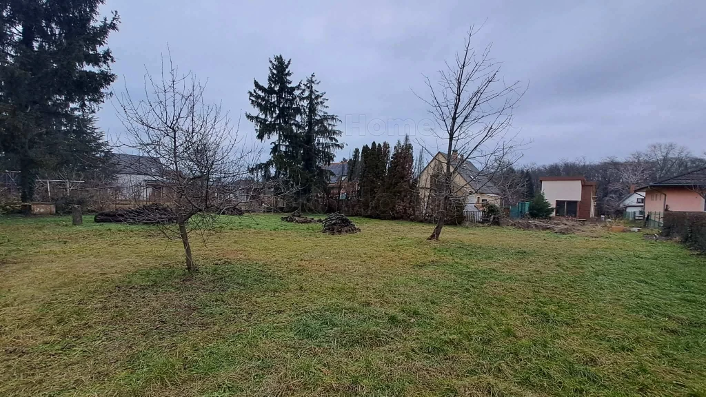 Eladó belterületi építési telek Balatonlellén