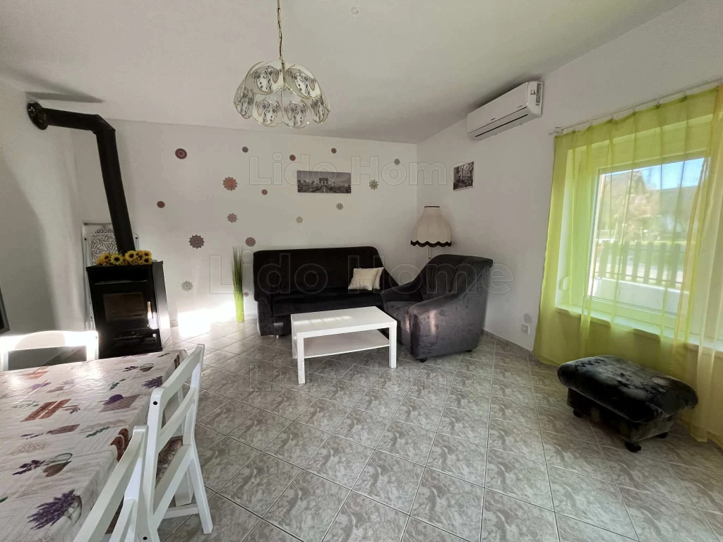 Eladó 2 generációs felújított nyaraló Balatonbogláron!