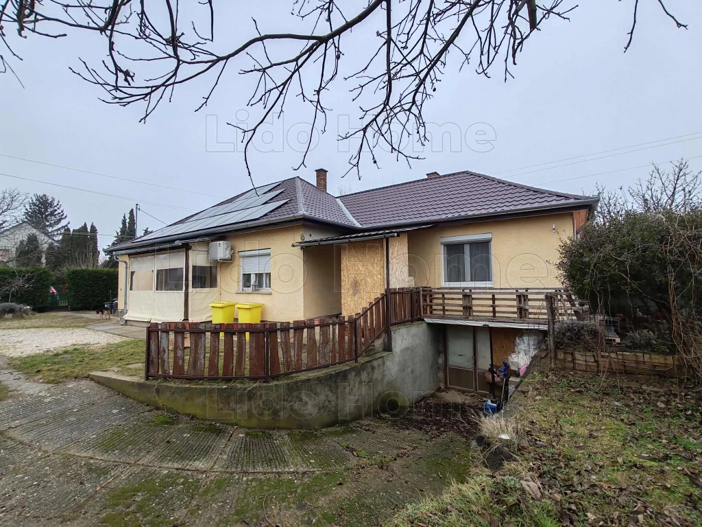 Eladó két generációs családi ház Balatonlellén!