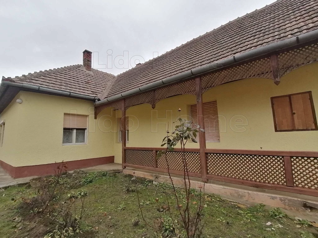 ELADÓ! CSALÁDI HÁZ LENGYELTÓTIBAN!