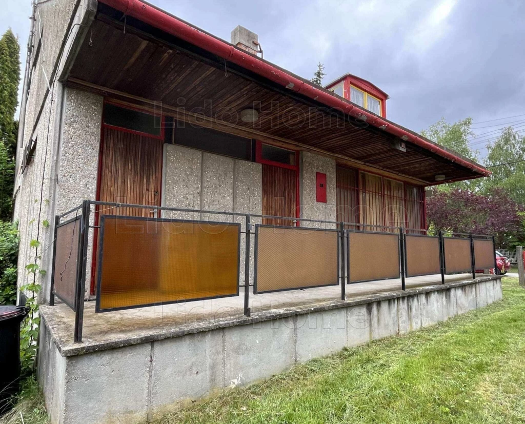 Eladó Víz közeli nyaraló Balatonöszödön!