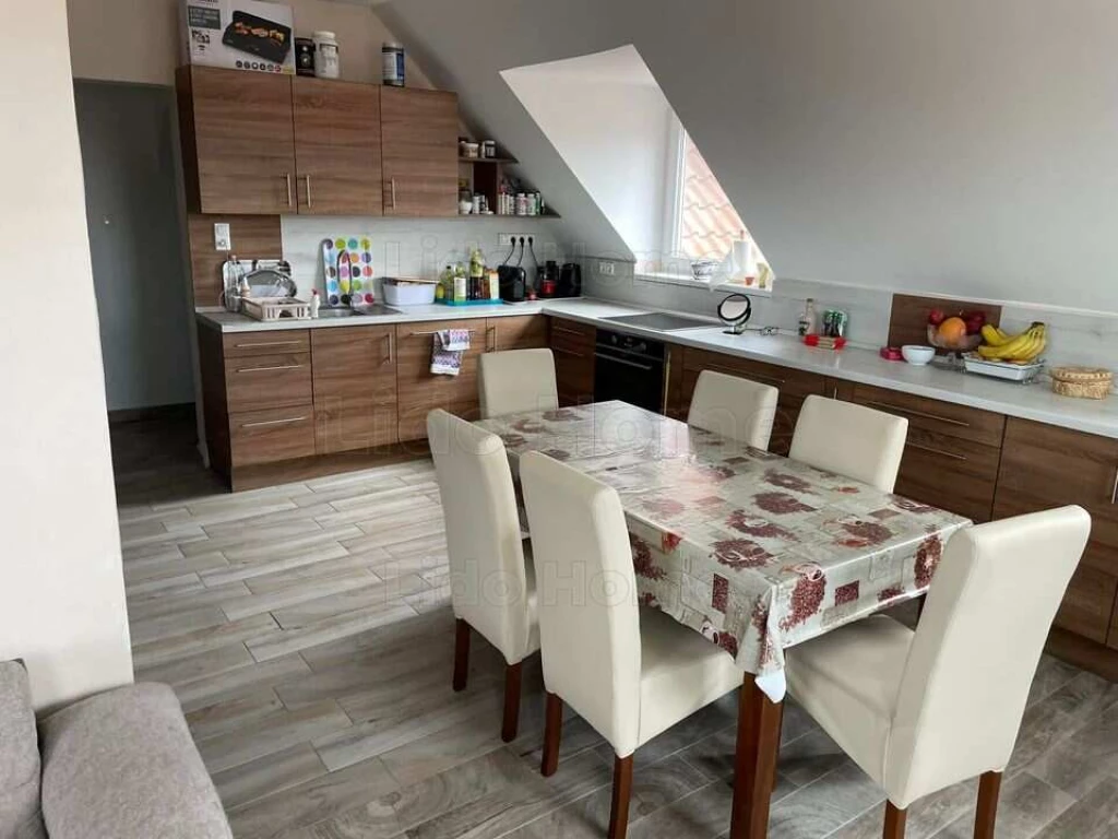 Igényes, azonnal költözhető lakás eladó Balatonboglár kedvelt, családi házas övezetében!