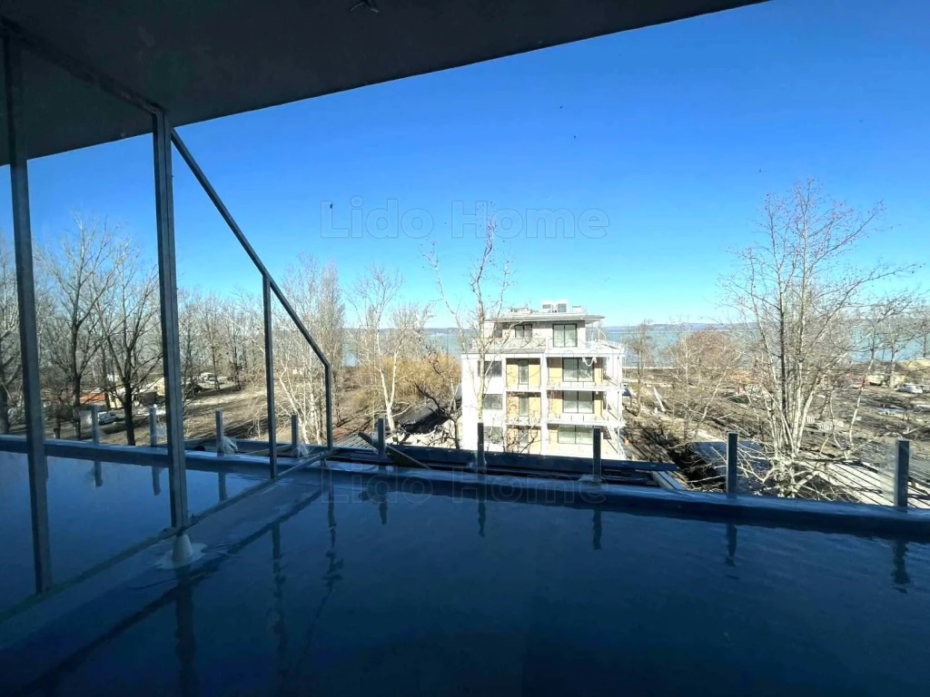 Eladó közvetlen vízparti prémium lakások Balatonszemesen!