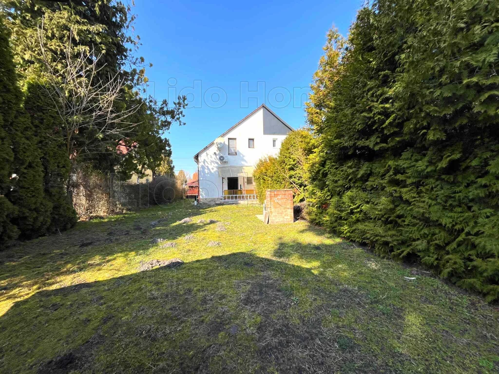 Balatonfenyvesen központ-vízközeli ikerház!