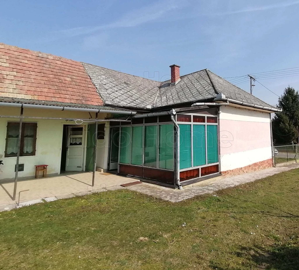 ELADÓ! CSALÁDI HÁZ SZŐLŐSGYÖRÖK!