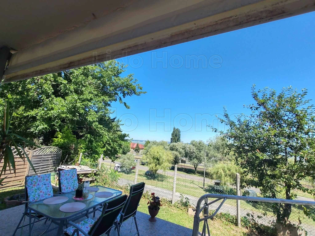 Eladó 3 lakó egységes PANORÁMÁS családi ház Balatonberényen!