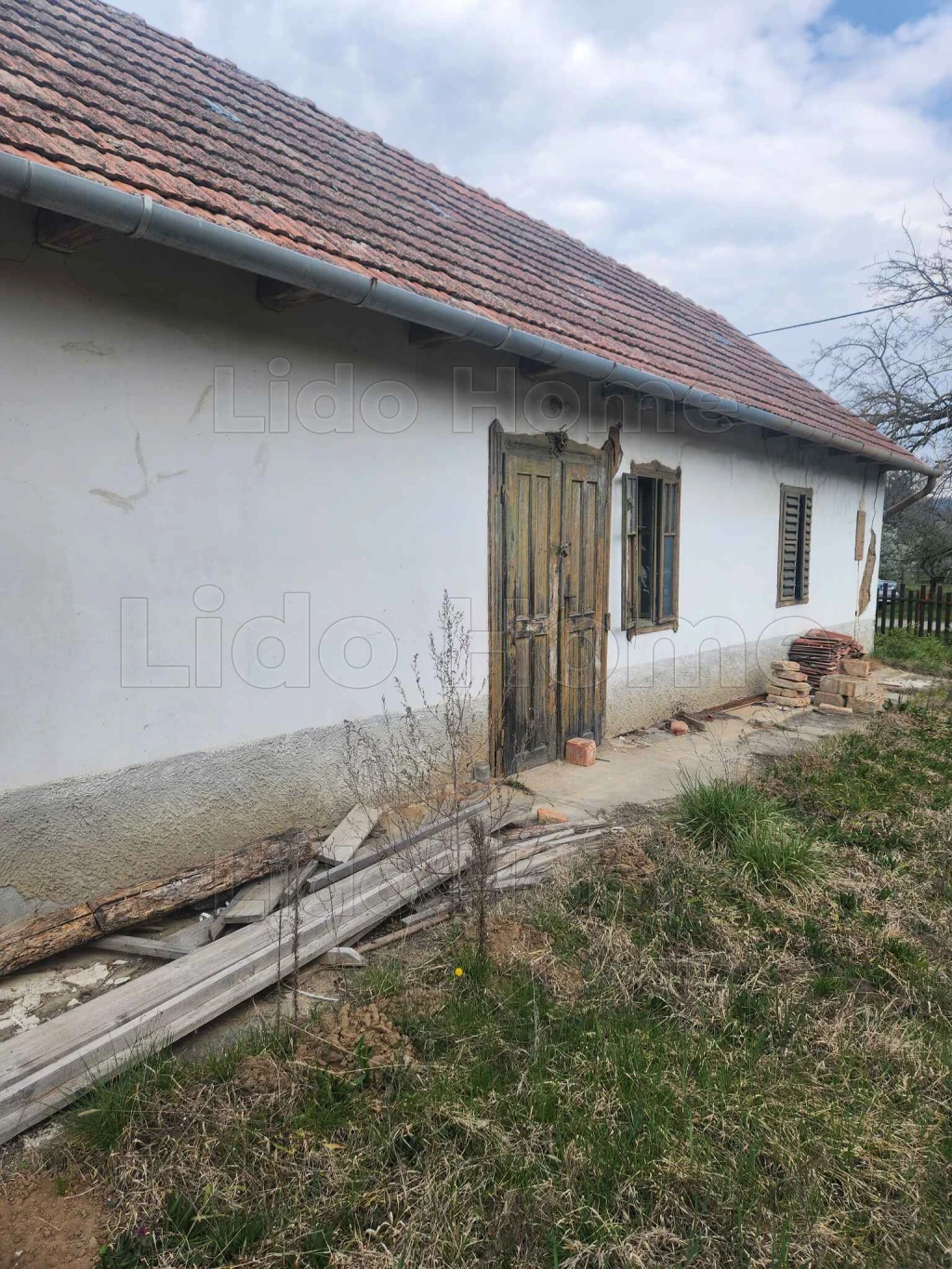 LÁTRÁNYI CSALÁDI HÁZ ELADÓ