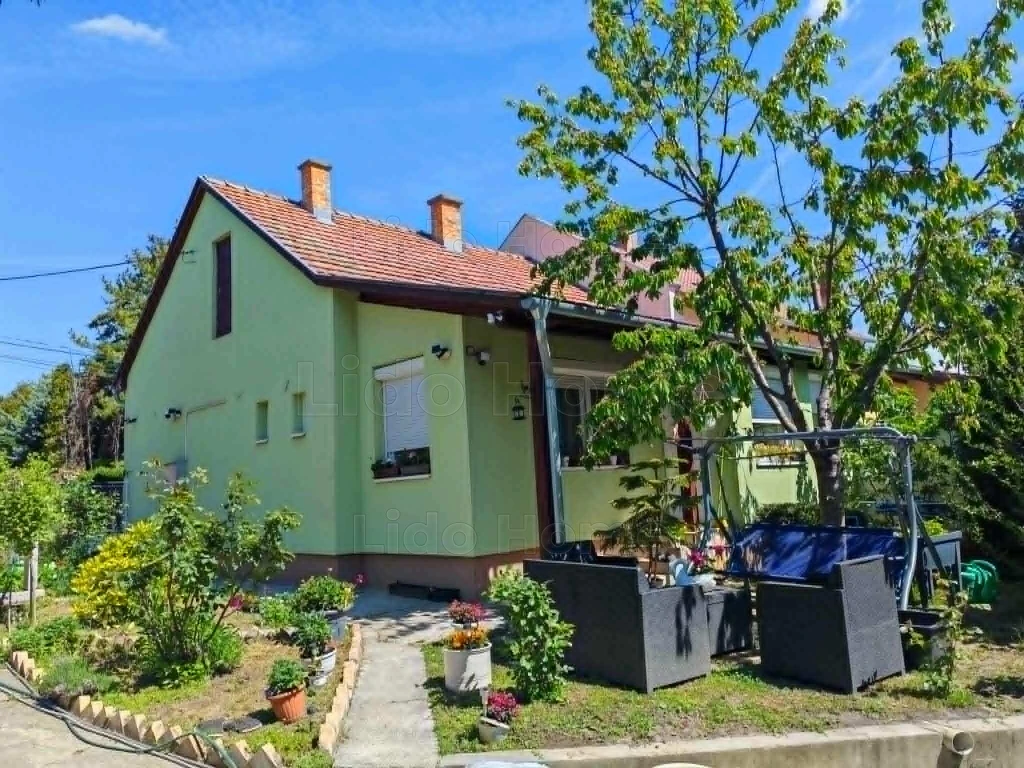 Eladó felújított családi ház Kőrőshegyen
