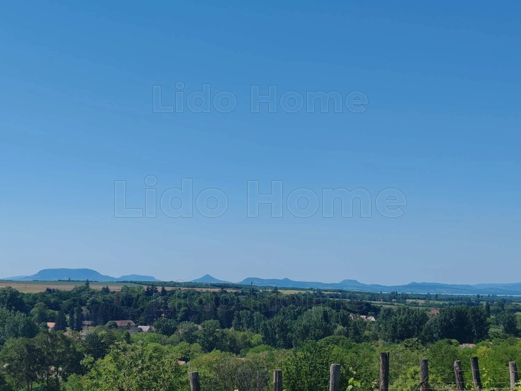 Eladó PANORÁMÁS zártkerti telek Szőlősgyörökön!
