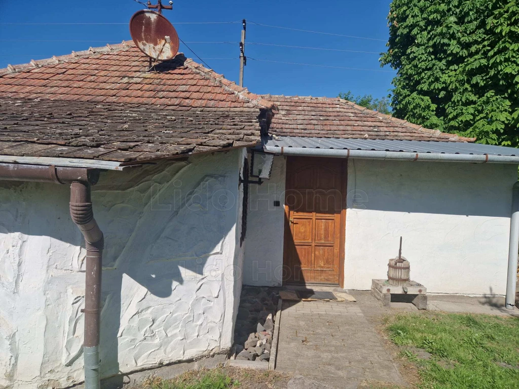 Eladó Balatonfenyves egyik legidősebb háza - igazi különlegesség!