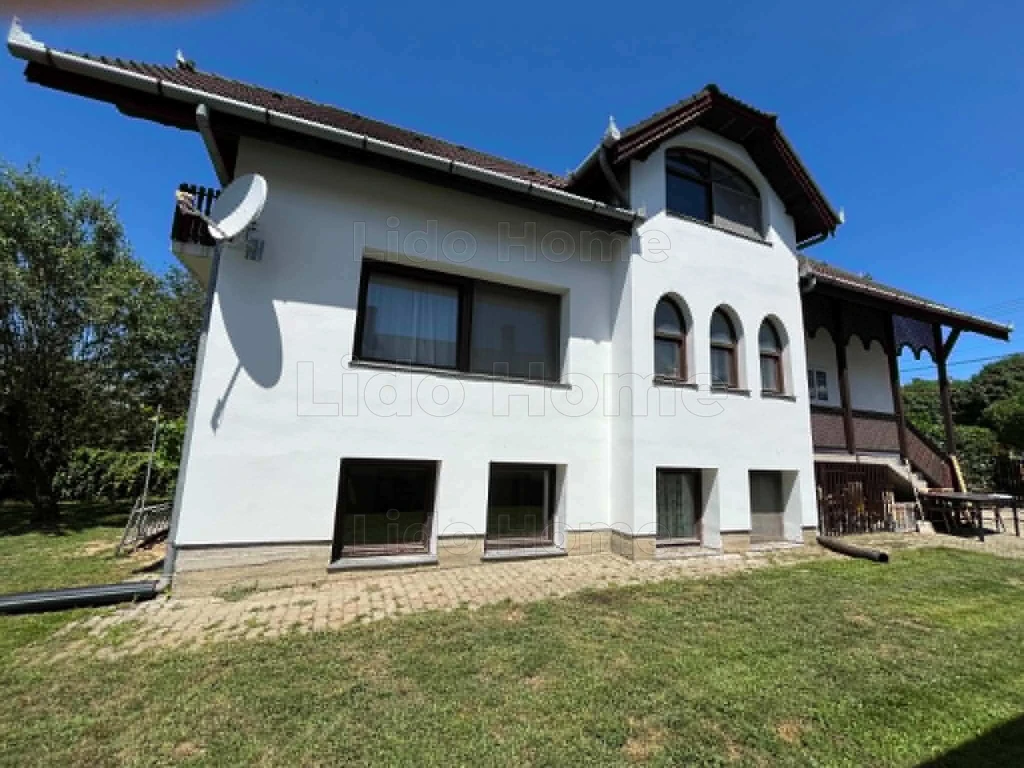 Eladó többgenerációs Családi ház Balatonlellén!