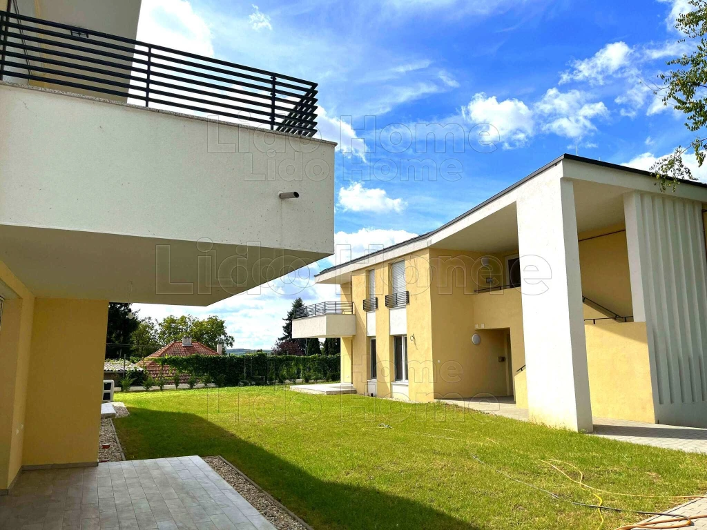 Balatonbogláron modern, új építésű földszinti lakás, kiváló lokációban!