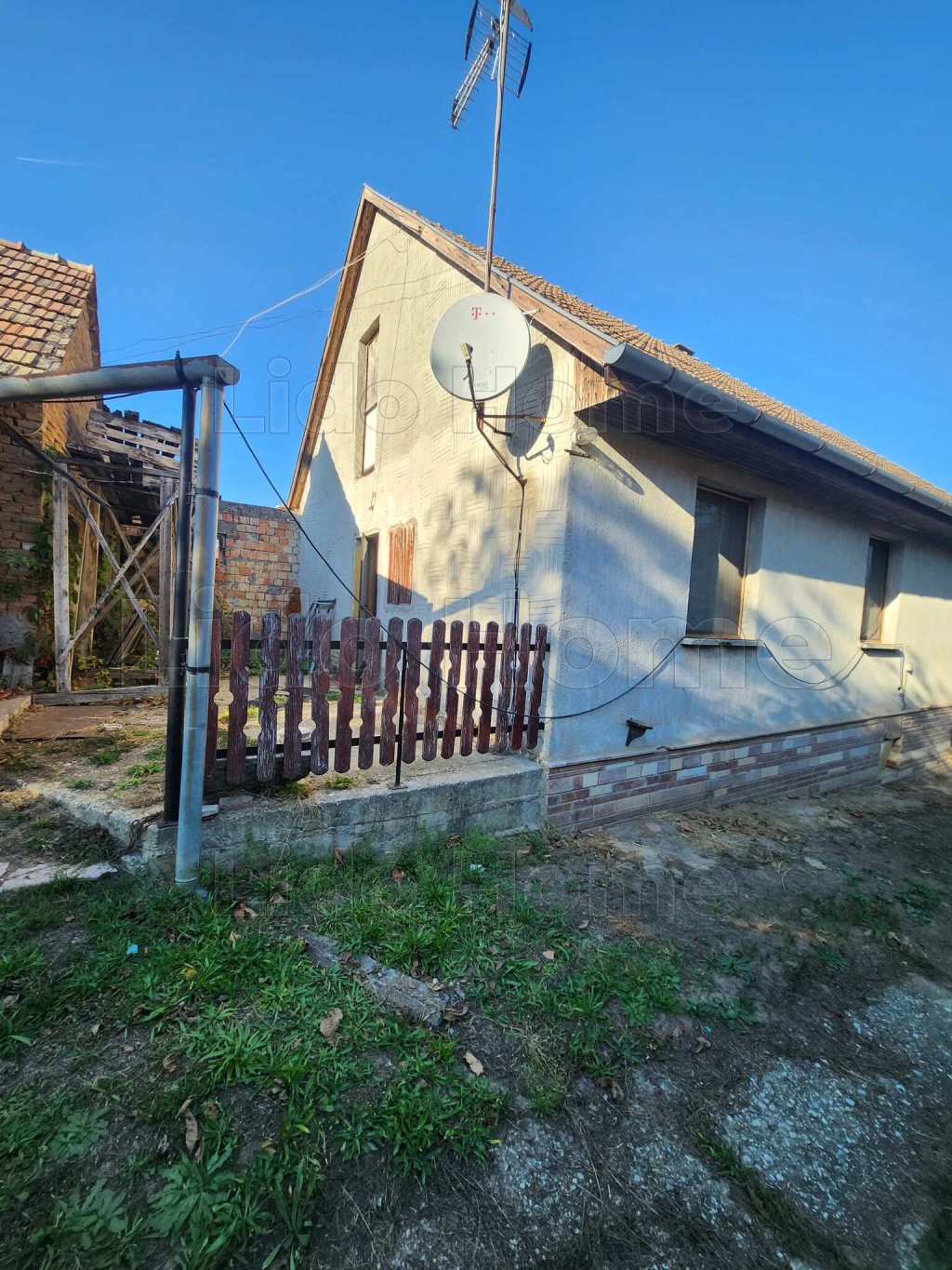 CSALÁDI HÁZ ELADÓ A BALATON KÖZELÉBEN