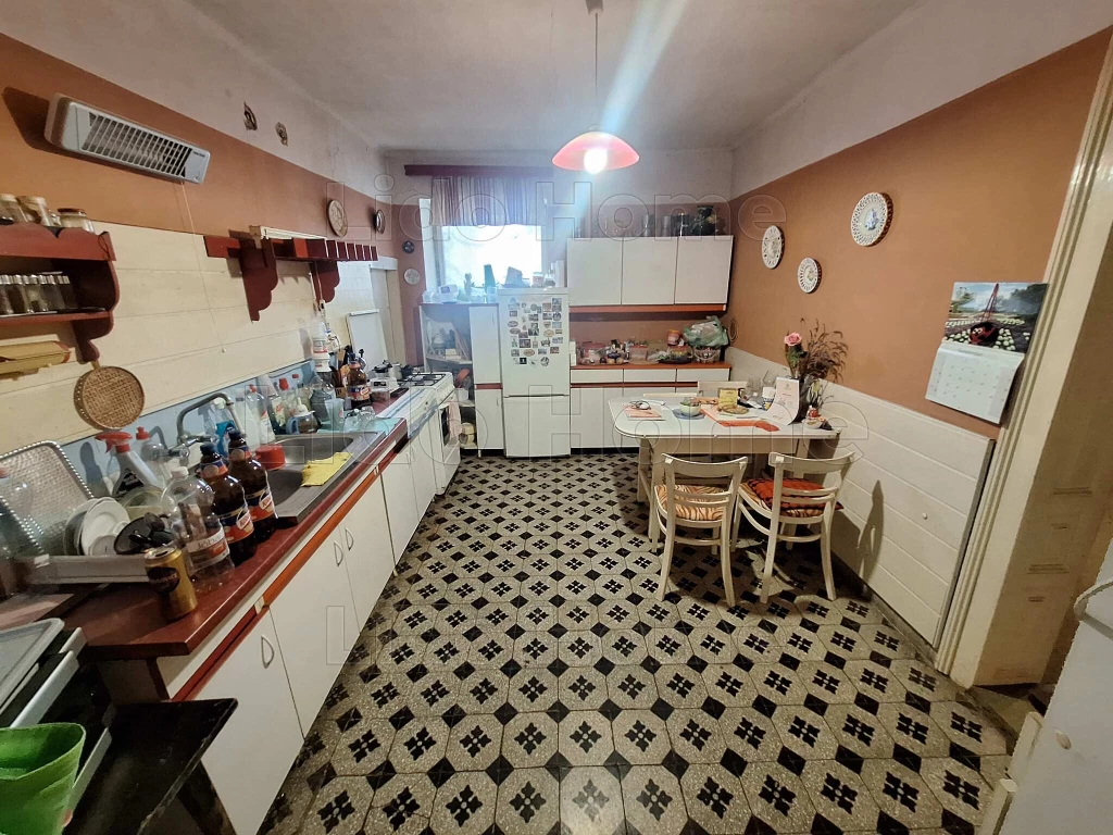 Felújításra váró családi ház eladó Igalban, a gyógyfürdő közelében!