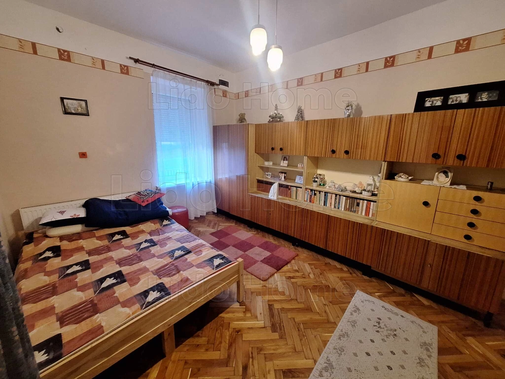 Felsőmocsoládon azonnal költözhető, felújított 3+2 félszobás családi ház teljes berendezéssel eladó!