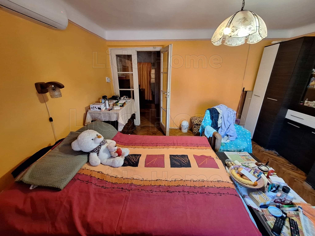 Eladó tágas családi ház nagy telekkel, melléképületekkel és garázzsal a Deseda közelében!