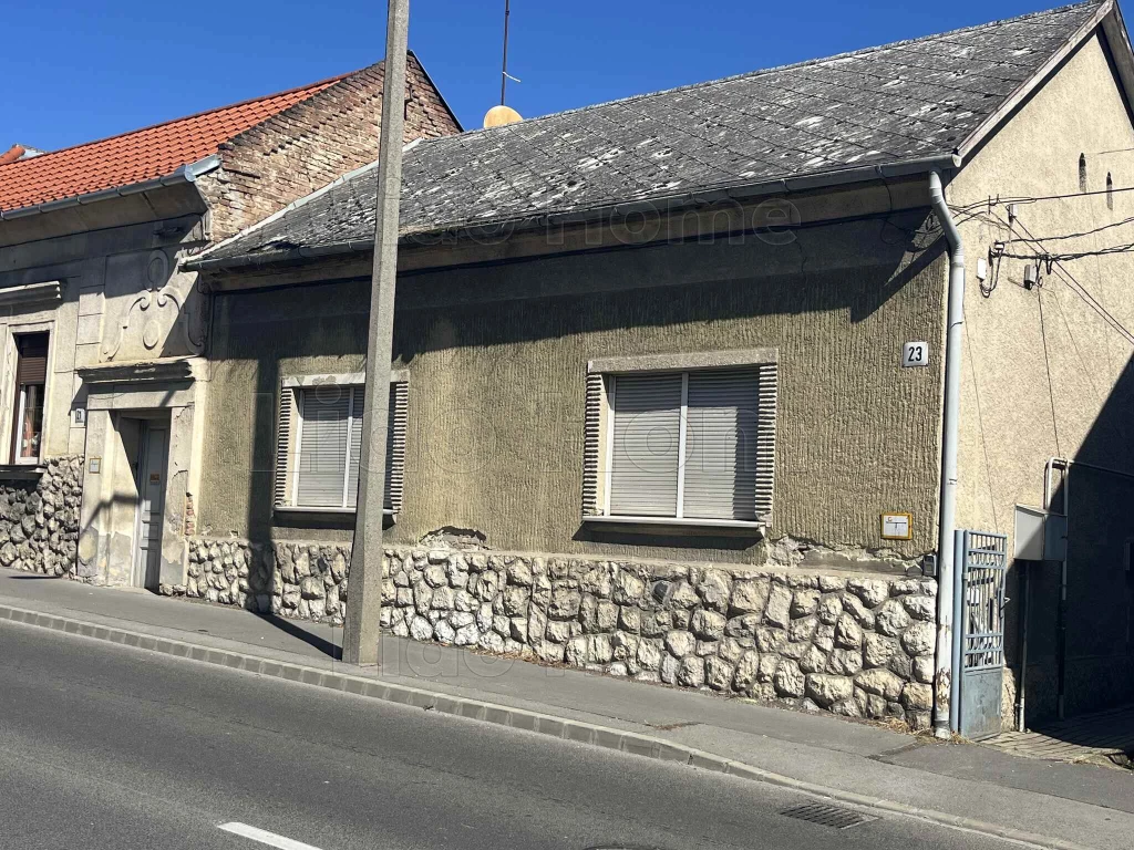 Kaposváron belvárosban eladó normál állapotú családi ház ELADÓ