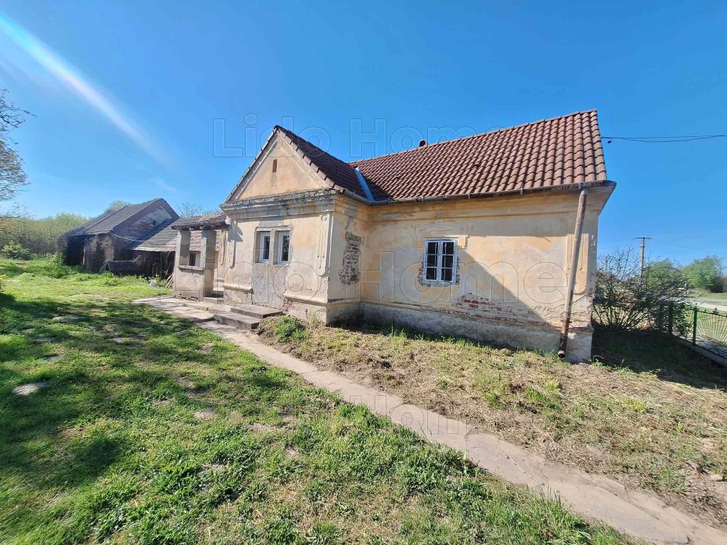 Eladó azonnal költözhető családi ház Kisbajomban! Vadász háznak is ideális választás!