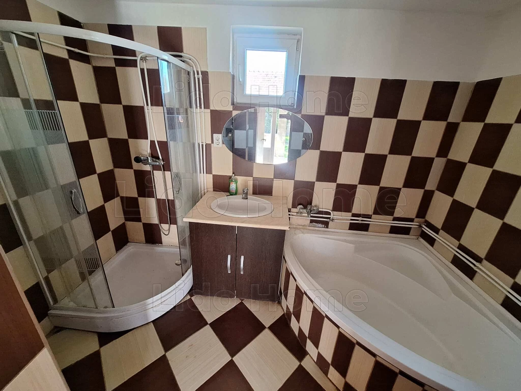 Eladó azonnal költözhető családi ház Kisbajomban! Vadász háznak is ideális választás!