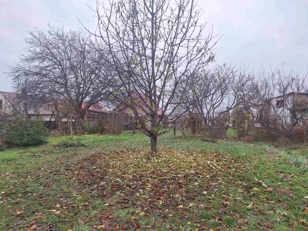 Eladó részben közművesített telek Igalban!