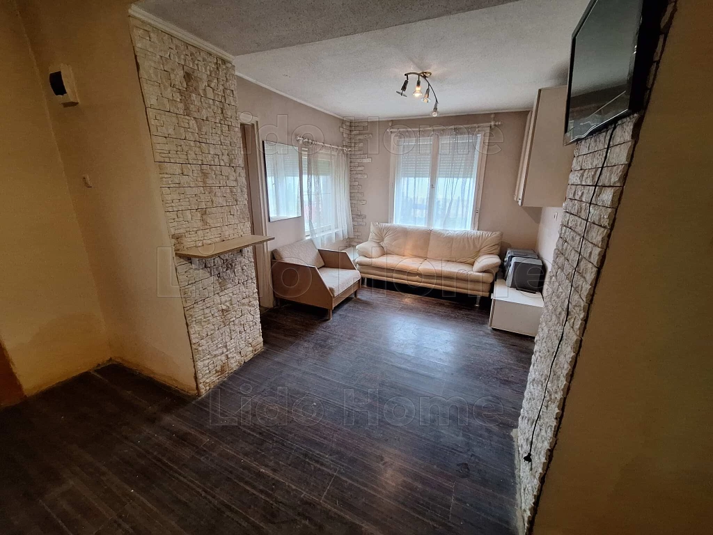 Tabon csendes utcában azonnal költözhető családi ház eladó!