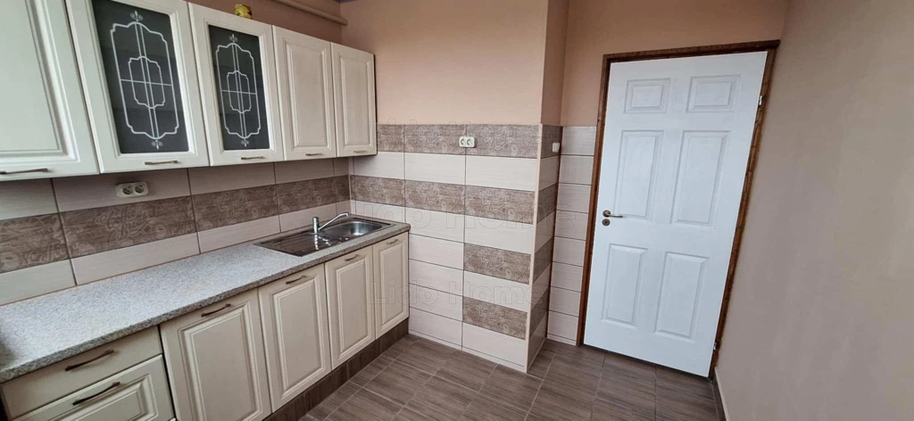 Eladó Kaposváron felújított panel lakás