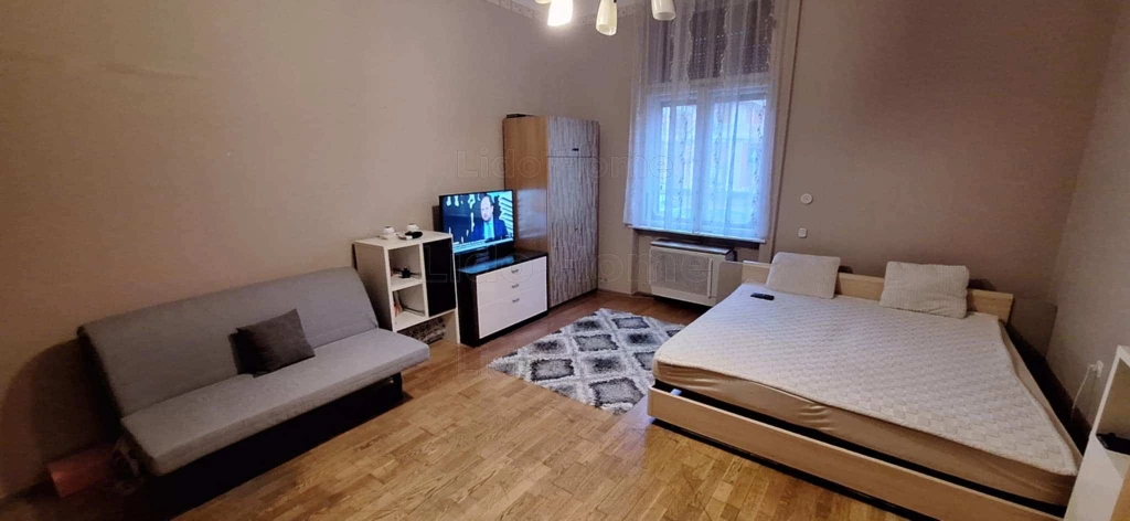 Eladó Kaposváron földszinti Belvárosi tégla lakás