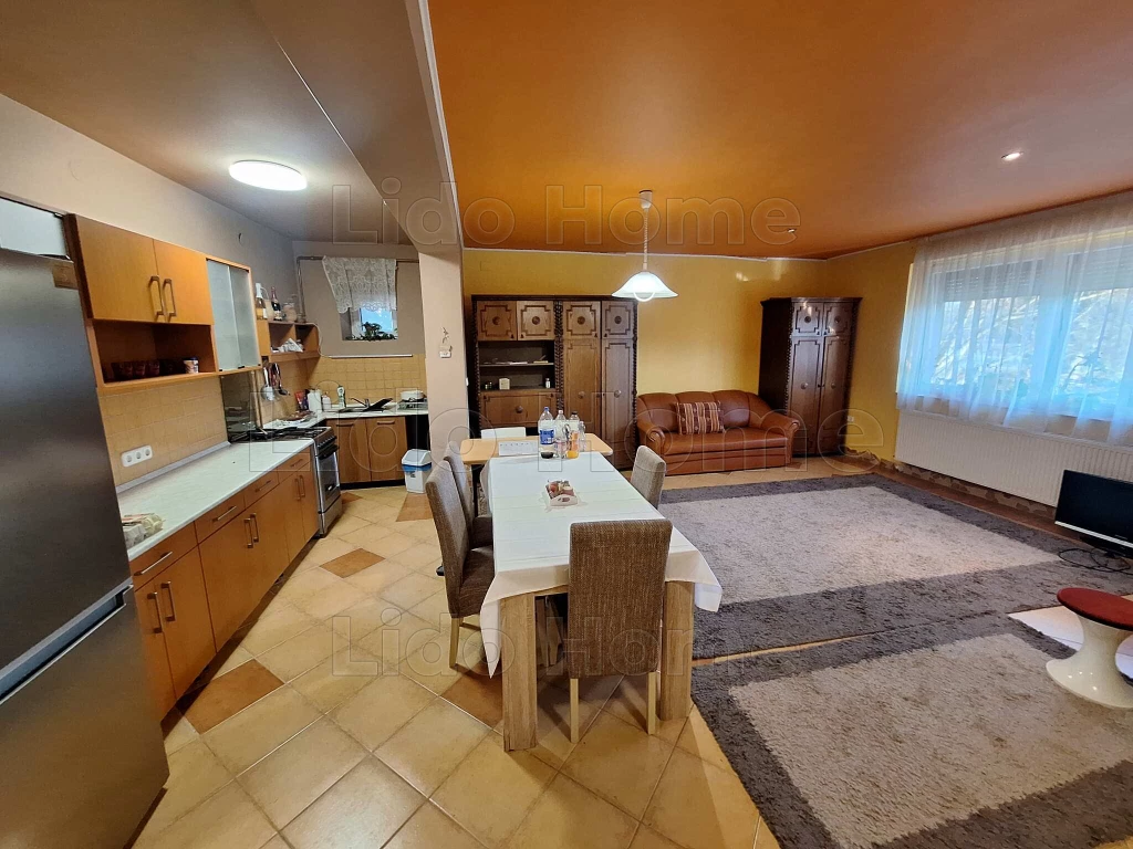 Kétgenerációs családi ház eladó Somogyváron, befektetésnek is kiváló lehetőség!