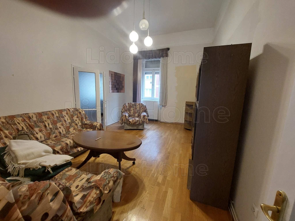 Eladó kaposvári belvárosi polgári tégla lakás