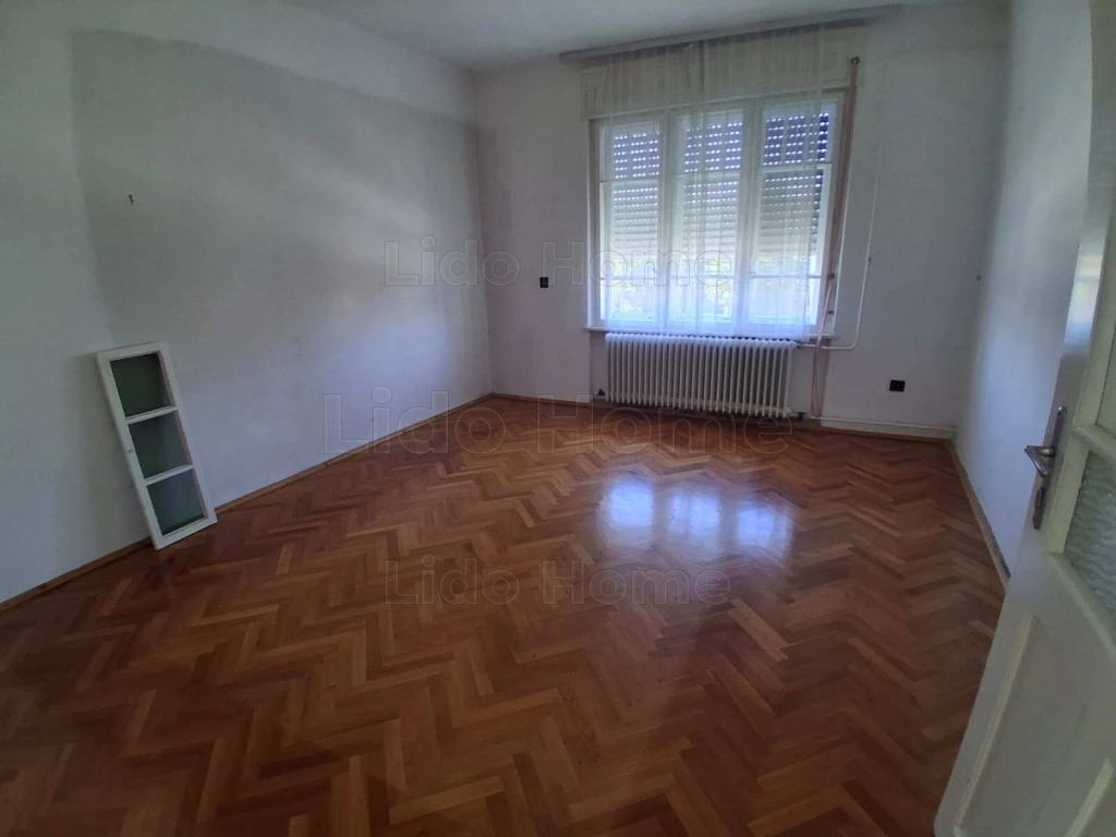 ELADÓ CSALÁDI HÁZ ZSELICKISLAKON – NAGY TELEK, MELLÉKÉPÜLETEK, KIVÁLLÓ LEHETŐSÉG!