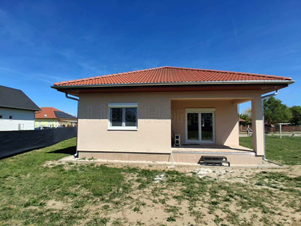 Új építésű családi ház eladó Hetes központjában – kulcsrakész, modern otthon!