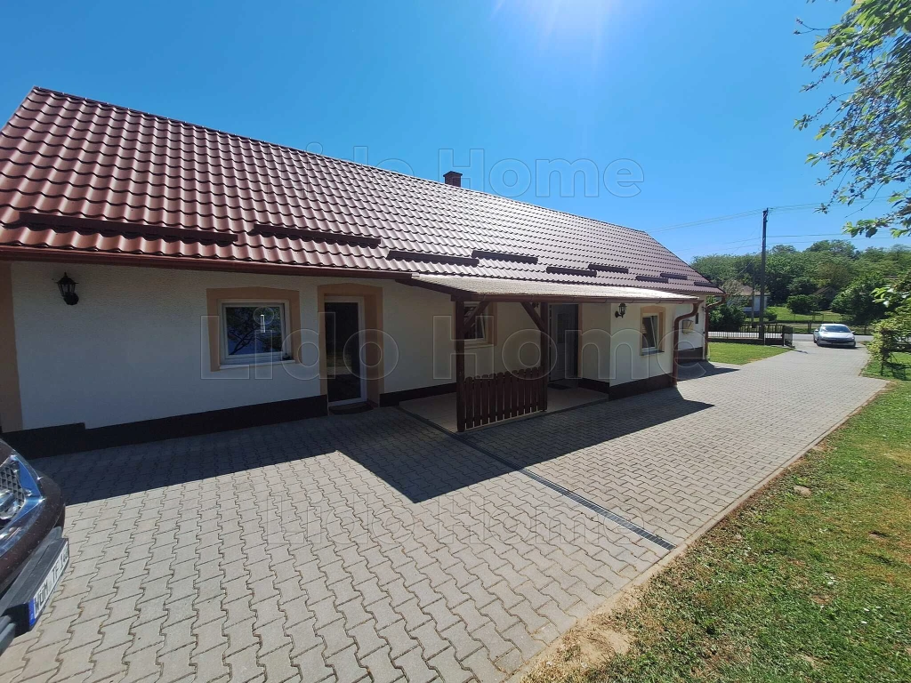 Eladó teljes berendezéssel, azonnal költözhető családi ház Osztopánban!
