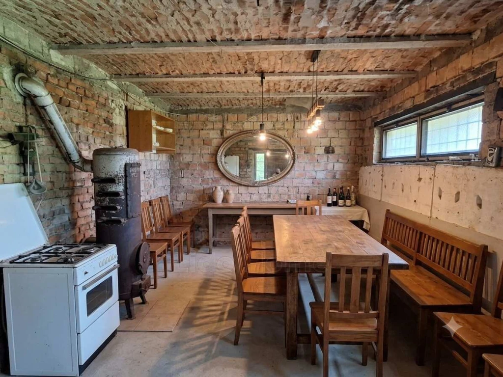 Eladó befejezésre váró zártkerti ingatlan csodálatos panorámával, szőlészettel!