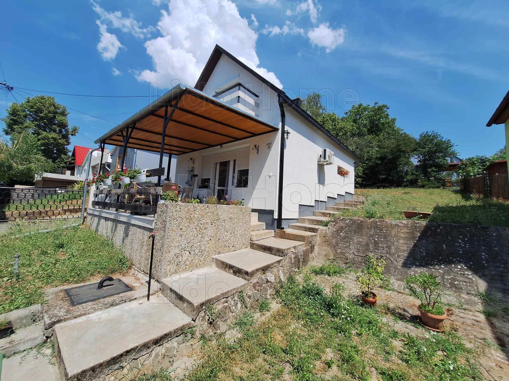 Felújított, csodálatos panorámával nyaraló Igalban!