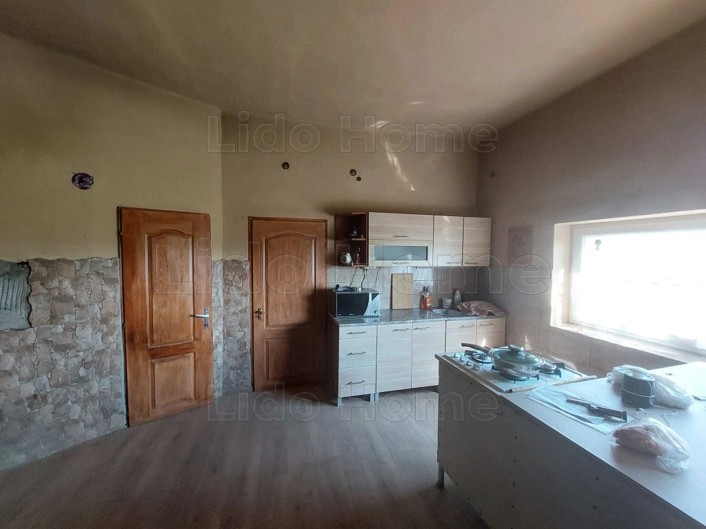 Eladó felújítandó üzlethelyiség Mosdóson – számos lehetőséggel!
