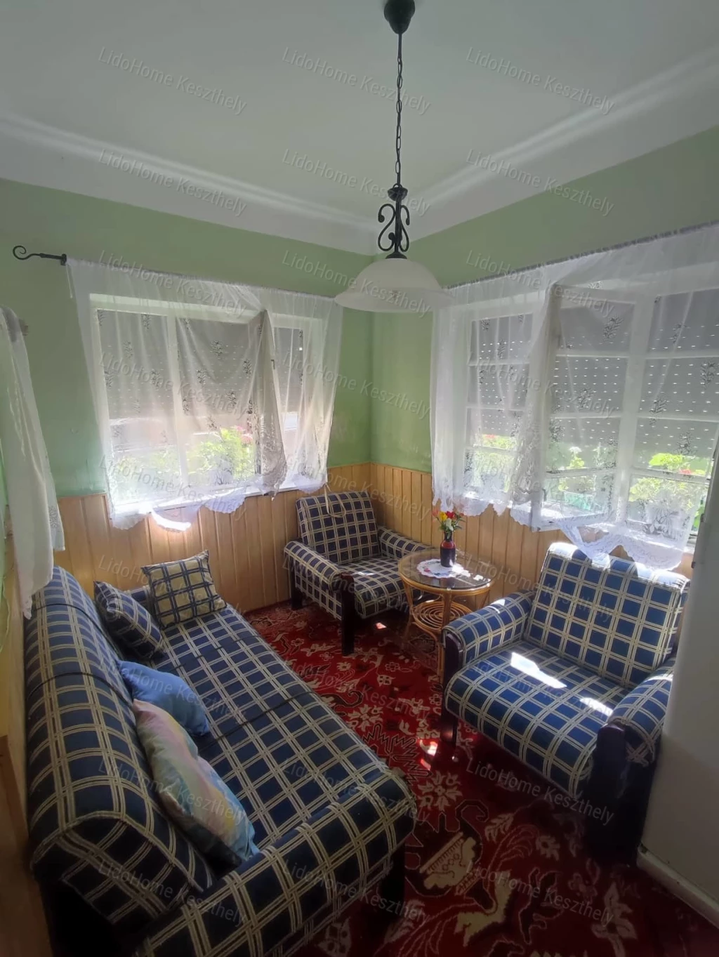 Szentpéterúron családi ház eladó!