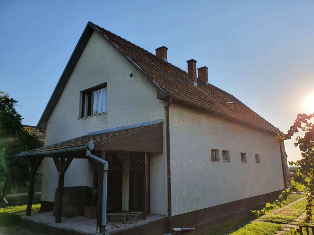 Kétgenerációs CSALÁDI HÁZ Balatonszentgyörgyön