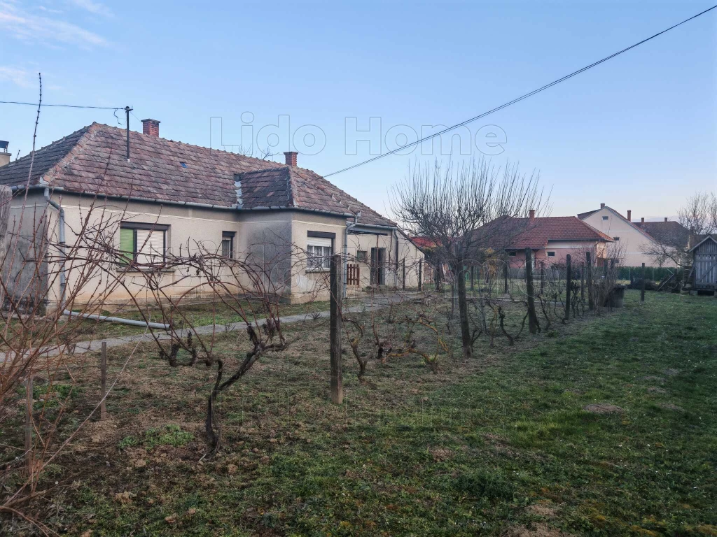 A LIDO HOME KESZTHELY eladásra kínál egy ZALACSÁNYI felújításra szoruló CSALÁDI HÁZAT.