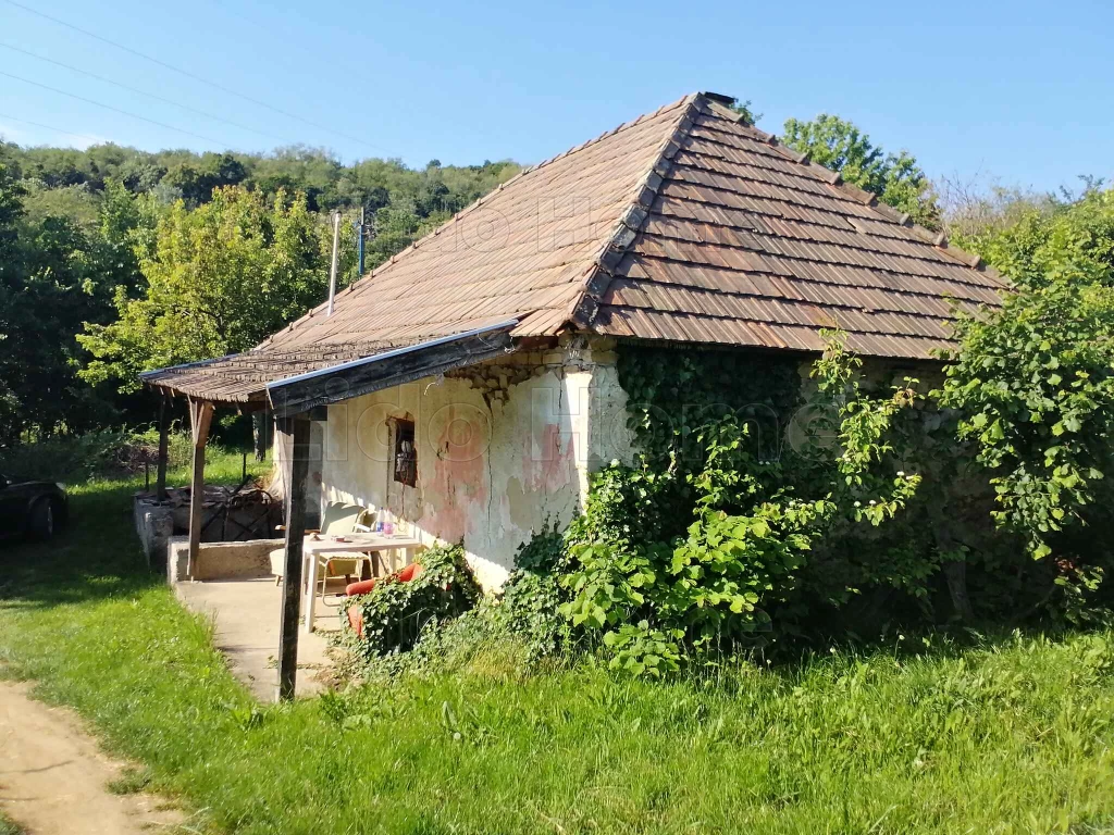 Eldugott völgyben panorámás birtok a Balaton-felvidéken