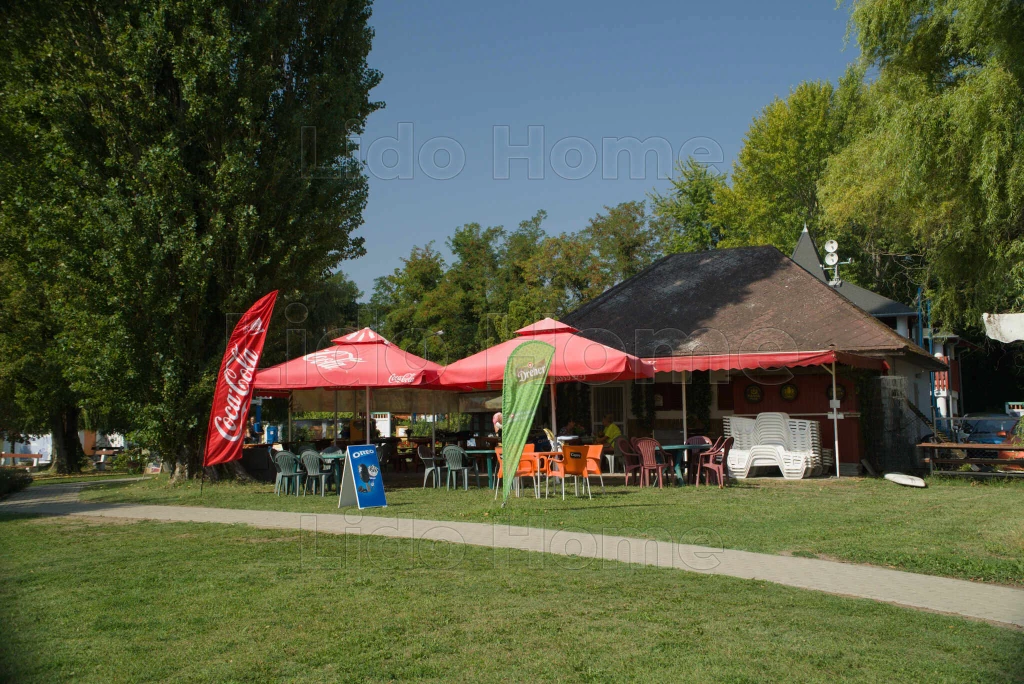 Eladó VENDÉGLÁTÓIPARI EGYSÉG a Balatonedericsi Strandon.