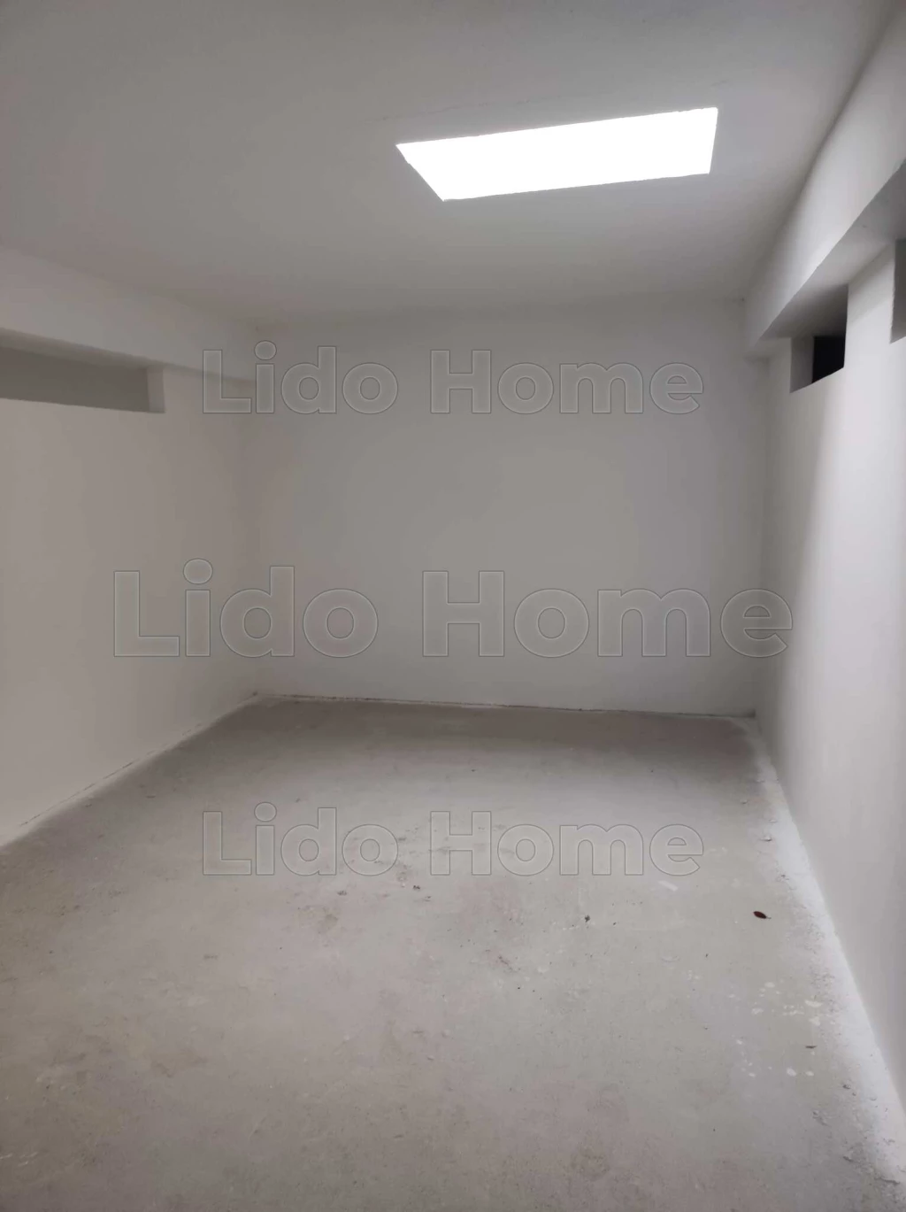 Hévízen társasház aljában raktár eladó!