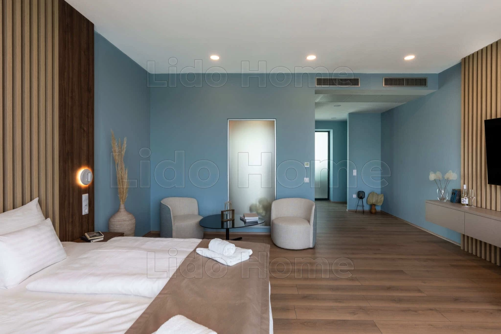 Eladó 28 nm-es LAKÁS GOLFPARADICSOM közepén.