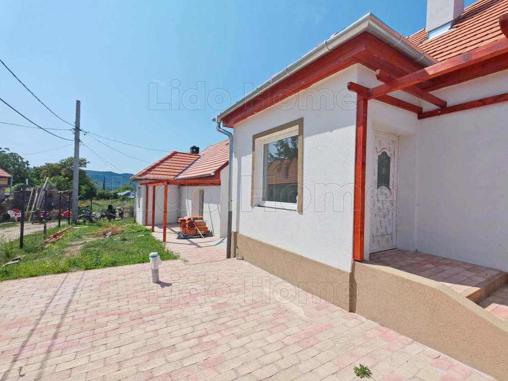 Eladó teljes körűen felújított Családi ház Várvölgyön .