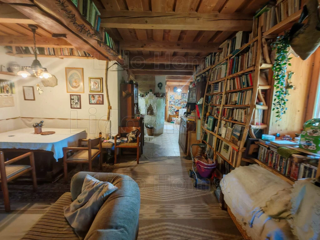 Eladó állandó lakhatásra is alkalmas szomszédmentes birtok meseházakkal