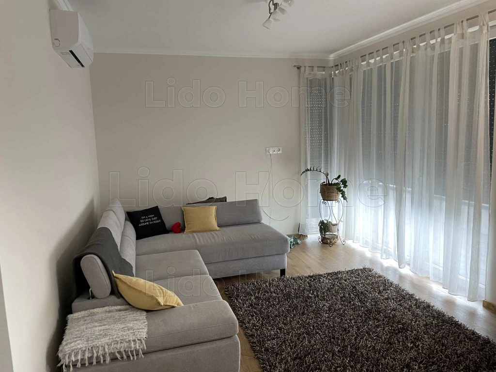 Újszerű téglalakás kiadó liftes társasházban