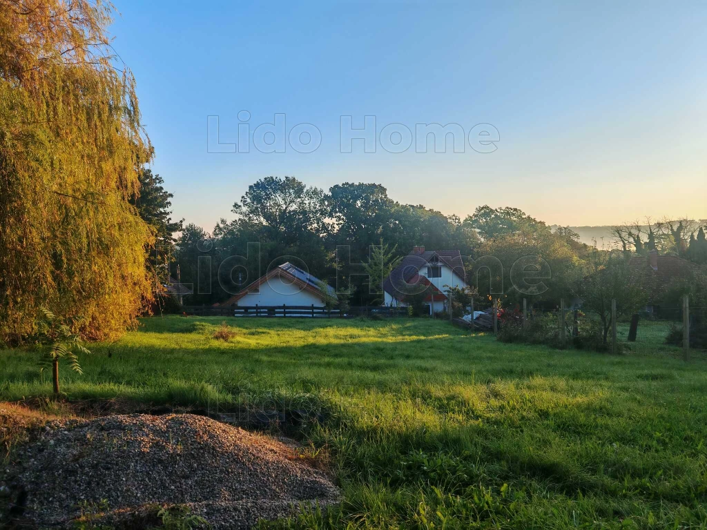 Zalacsányban, zöldövezetes részen építési telek eladó.