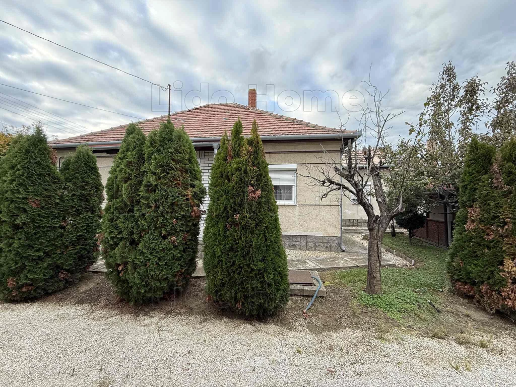 Eladó "békebeli" CSALÁDI HÁZ Balatonszentgyörgyön.