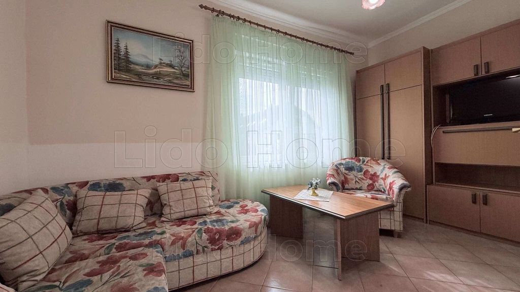 Eladó kétépületes CSALÁDI HÁZ Balatonfenyvesen.